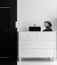 Load image into Gallery viewer, Hair salon Girl Black and White Wall decal, Hairdresser Beauty Salon Polygonal Girls Wall Art Stickers Decals Vinyl Home Room Decor GD53